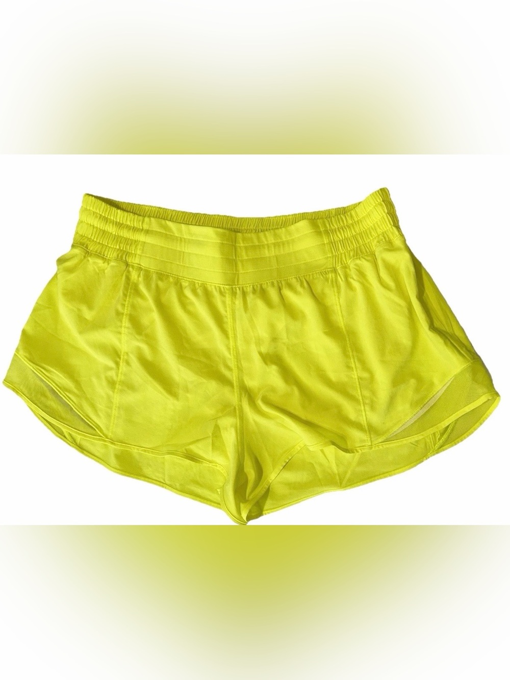 NWT LULULEMON SIZE 12 HOTTY HOT HIGH RISE 2.5” L SHORT AUTHENTIC ELECTRIC LEMON